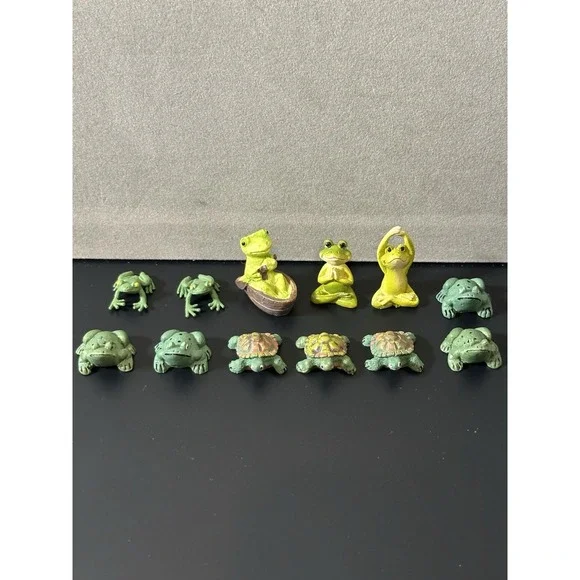 Vintage Mini frog Figurines Lot - Picture 1 of 5